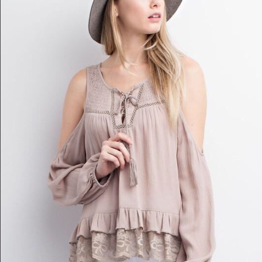 Beautiful Lace Top - Picture 3 of 7
